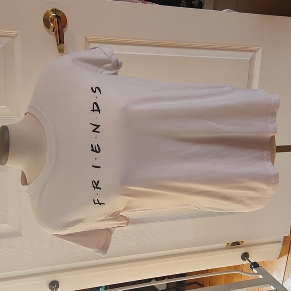 FRIENDS TSHIRT - Picture 2 of 5